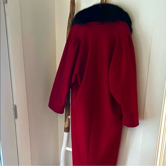 Elegant Vintage Long Red Wool Coat with Black Fox Fur Collar Large - Picture 9 of 11
